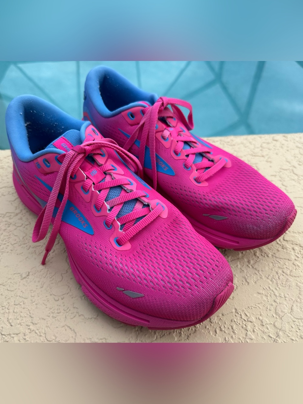 Brooks Ghost 15 Pink Glow Blue Running Shoes
1203801B606 Women's Size 10.5 VGC